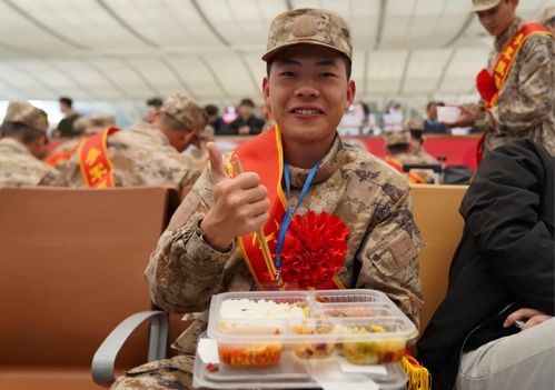 深圳机器人掌勺为入伍新兵献上科技午餐